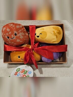 GIGGLESCAPES PLUSH SET